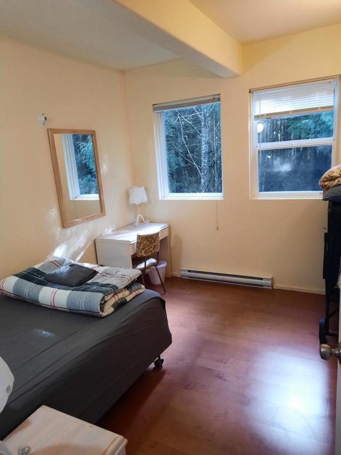 C&N Backpackers - Ucluelet Hostel Exterior photo